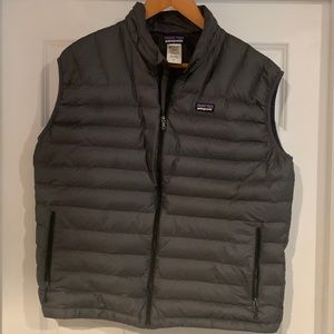 Patagonia mens down vest size XL. Forge grey